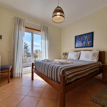 Pe Na Areia 卡巴纳斯·德·塔维拉